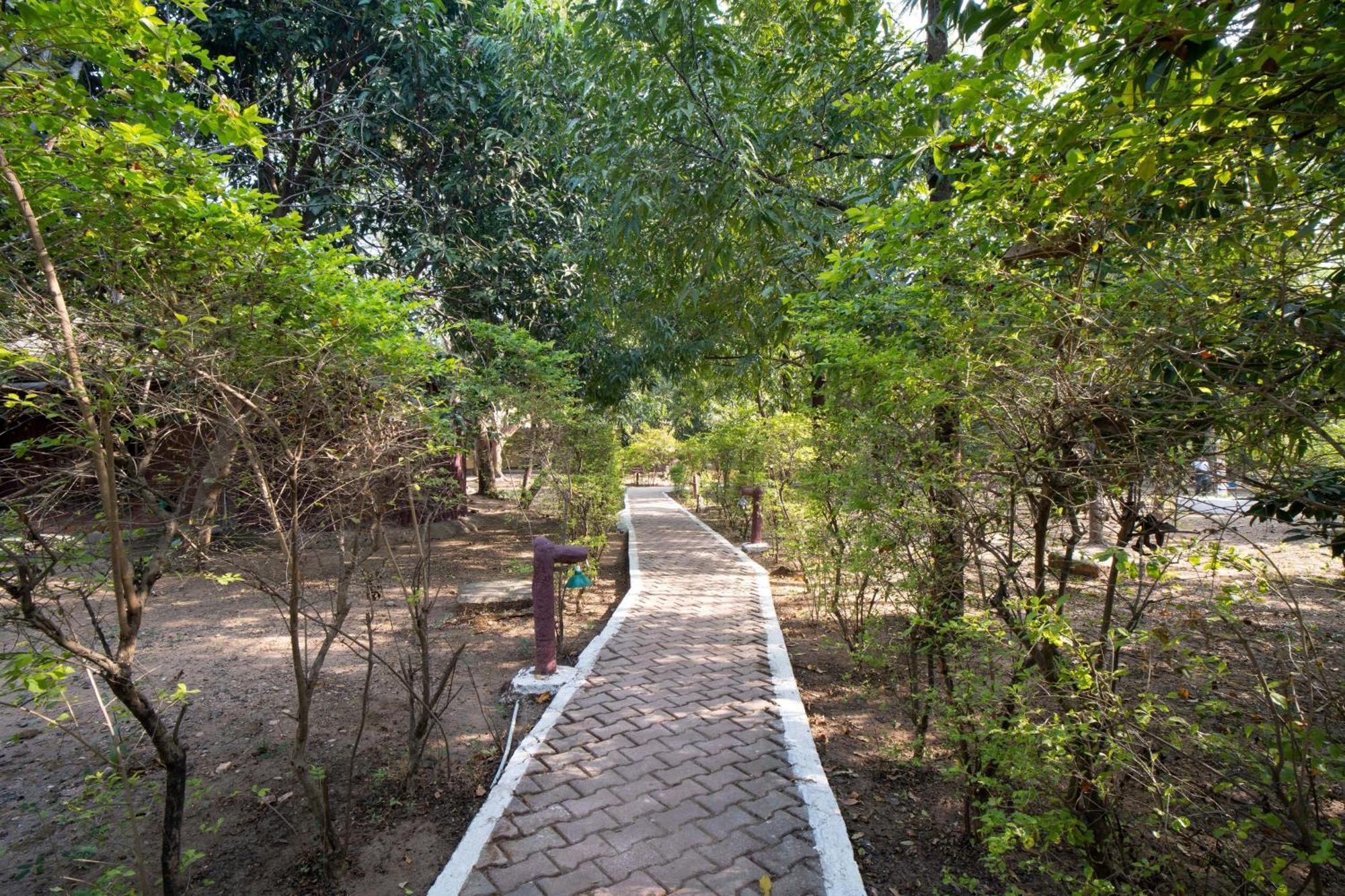 Treebo Premium Mowgli'S Den, Pench Hotel Khawasa Exterior photo